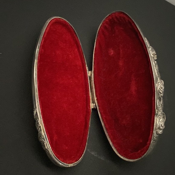 Godinger Keepsake Jewelry Silver Roses Trinket Box Repousse Roses velvet Lined - Picture 5 of 7